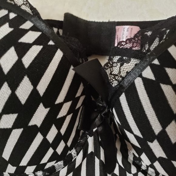 Black and White Romper - Picture 5 of 6